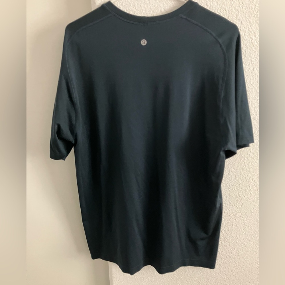 lululemon athletica Men's Dark Gray Tee